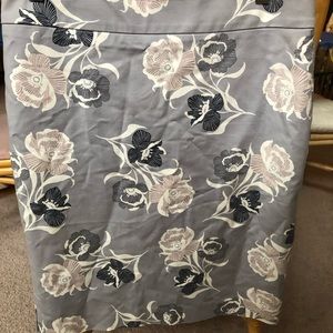 Ann Taylor pencil skirt sz4, grey with flowers